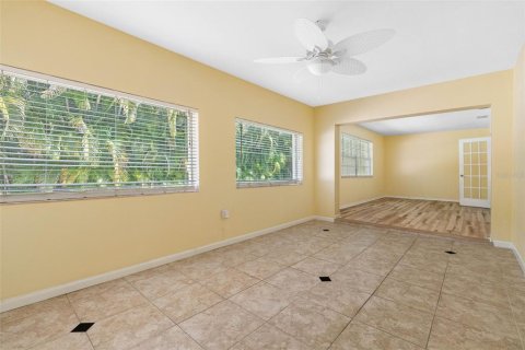 House in Largo, Florida 3 bedrooms, 170.66 sq.m. № 2390992 - photo 17