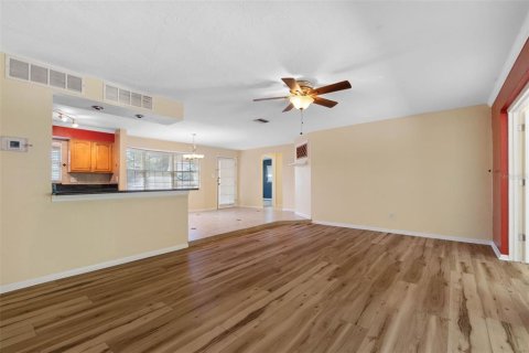 House in Largo, Florida 3 bedrooms, 170.66 sq.m. № 2390992 - photo 12