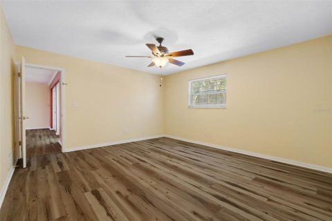 House in Largo, Florida 3 bedrooms, 170.66 sq.m. № 2390992 - photo 21