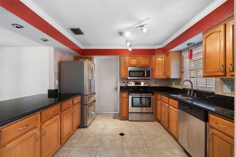 House in Largo, Florida 3 bedrooms, 170.66 sq.m. № 2390992 - photo 7