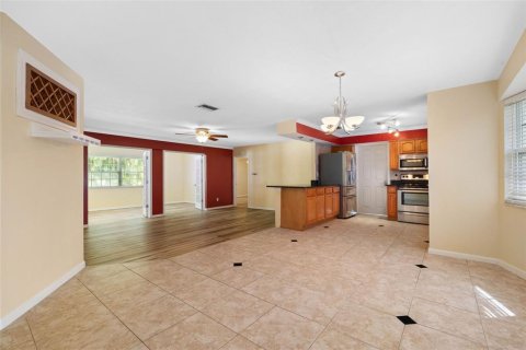 House in Largo, Florida 3 bedrooms, 170.66 sq.m. № 2390992 - photo 6