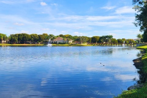 Купить таунхаус в Мирамар, Флорида 2 спальни, 100.33м2, № 1985681 - фото 1