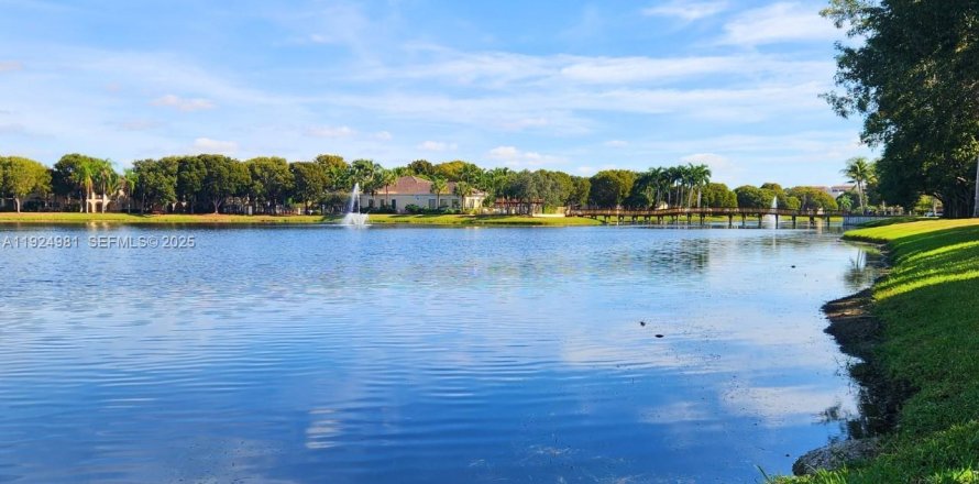 Таунхаус в Мирамар, Флорида 2 спальни, 100.33м2 № 1985681