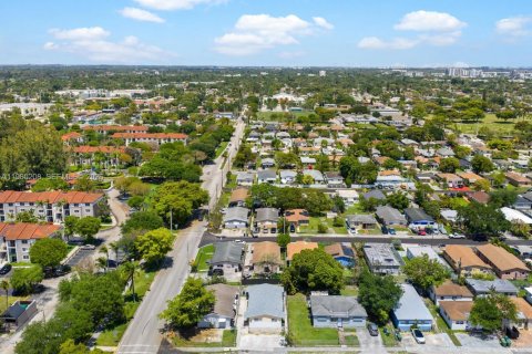 Commercial property in Hallandale Beach, Florida 124.67 sq.m. № 2045578 - photo 17