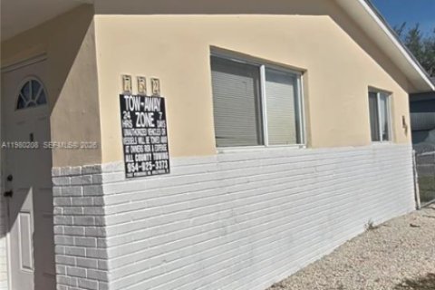 Commercial property in Hallandale Beach, Florida 124.67 sq.m. № 2045578 - photo 3