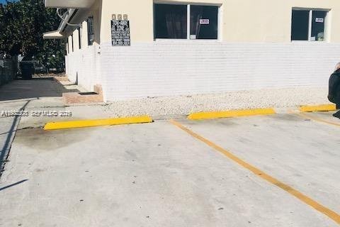 Commercial property in Hallandale Beach, Florida 124.67 sq.m. № 2045578 - photo 10