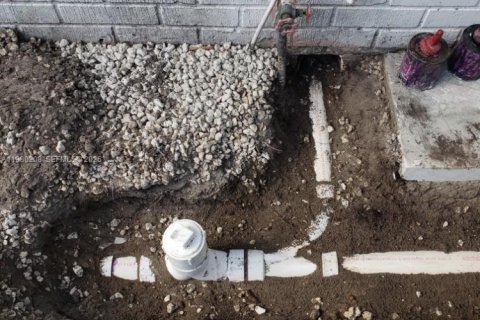 Commercial property in Hallandale Beach, Florida 124.67 sq.m. № 2045578 - photo 8