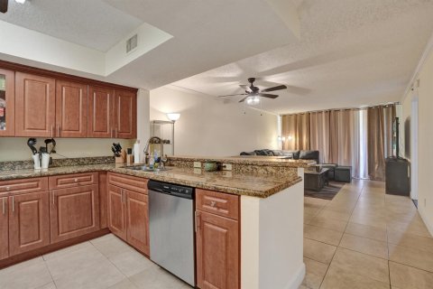 Condo in Coral Springs, Florida, 2 bedrooms № 2261244 - photo 5