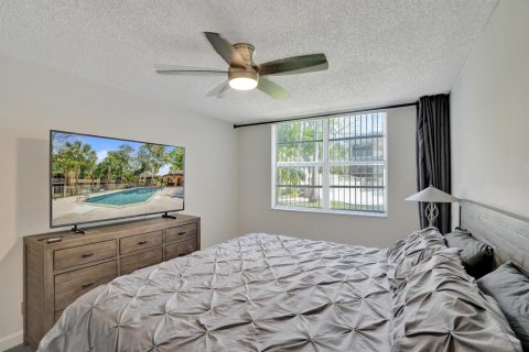 Condo in Coral Springs, Florida, 2 bedrooms № 2261244 - photo 28