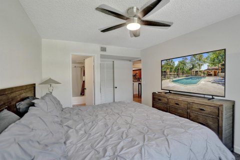 Condo in Coral Springs, Florida, 2 bedrooms № 2261244 - photo 29