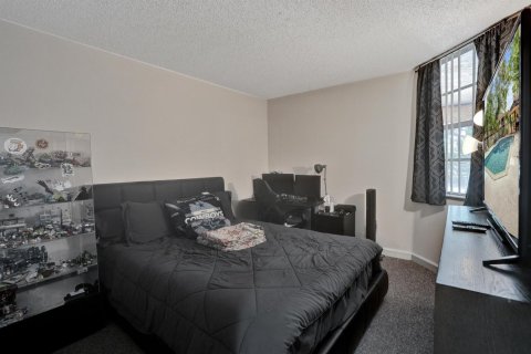 Condo in Coral Springs, Florida, 2 bedrooms № 2261244 - photo 12