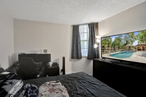 Condo in Coral Springs, Florida, 2 bedrooms № 2261244 - photo 21