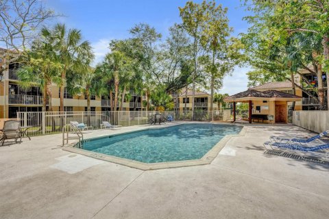 Condo in Coral Springs, Florida, 2 bedrooms № 2261244 - photo 14