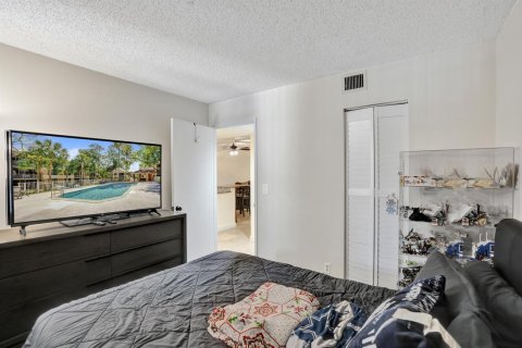 Condo in Coral Springs, Florida, 2 bedrooms № 2261244 - photo 23