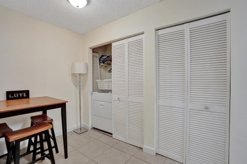 Condo in Coral Springs, Florida, 2 bedrooms № 2261244 - photo 7
