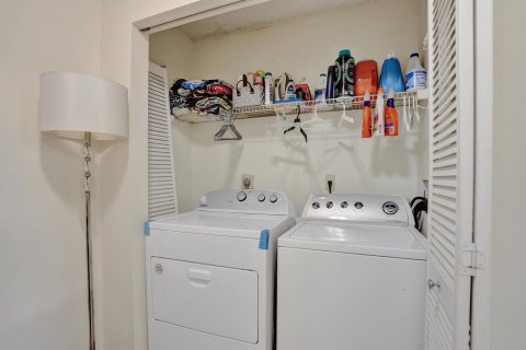 Condo in Coral Springs, Florida, 2 bedrooms № 2261244 - photo 6