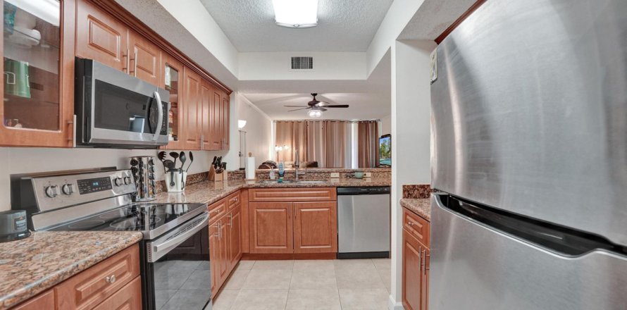 Condo in Coral Springs, Florida, 2 bedrooms № 2261244