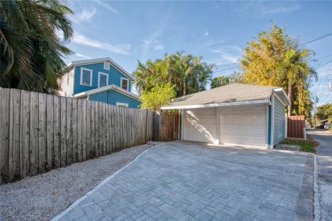 House in Saint Petersburg, Florida 3 bedrooms, 188.22 sq.m. № 1559229 - photo 27