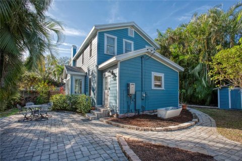 House in Saint Petersburg, Florida 3 bedrooms, 188.22 sq.m. № 1559229 - photo 25