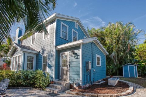 House in Saint Petersburg, Florida 3 bedrooms, 188.22 sq.m. № 1559229 - photo 24