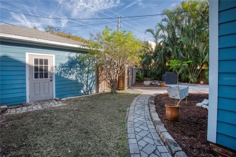 House in Saint Petersburg, Florida 3 bedrooms, 188.22 sq.m. № 1559229 - photo 26