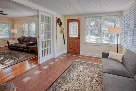 House in Saint Petersburg, Florida 3 bedrooms, 188.22 sq.m. № 1559229 - photo 4