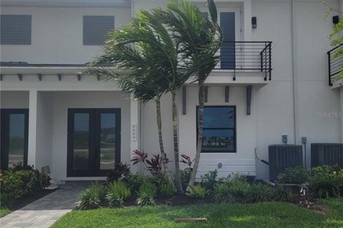 Townhouse in Bradenton, Florida 2 bedrooms, 273.23 sq.m. № 605168 - photo 1