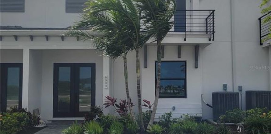 Townhouse in Bradenton, Florida 2 bedrooms, 273.23 sq.m. № 605168