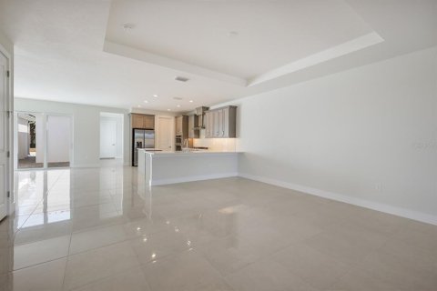 Townhouse in Bradenton, Florida 2 bedrooms, 273.23 sq.m. № 605168 - photo 7