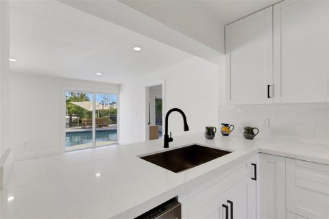 House in Palmetto, Florida 4 bedrooms, 212.19 sq.m. № 1868850 - photo 8