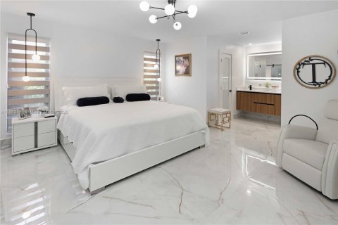 Casa en venta en Miami, Florida, 4 dormitorios, 195.19 m2 № 1890414 - foto 16
