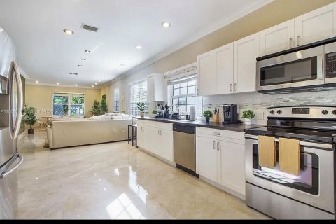 Villa ou maison à vendre à Miami, Floride: 4 chambres, 168.34 m2 № 1931439 - photo 8