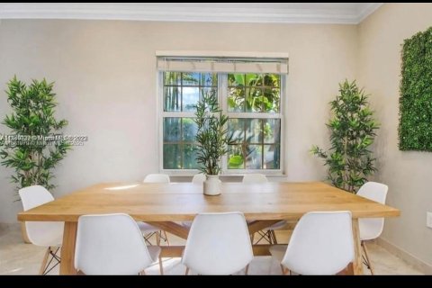 Villa ou maison à vendre à Miami, Floride: 4 chambres, 168.34 m2 № 1931439 - photo 4