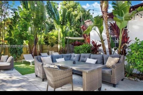 Villa ou maison à vendre à Miami, Floride: 4 chambres, 168.34 m2 № 1931439 - photo 19