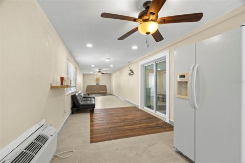 House in Clearwater, Florida 4 bedrooms, 181.44 sq.m. № 1847966 - photo 17