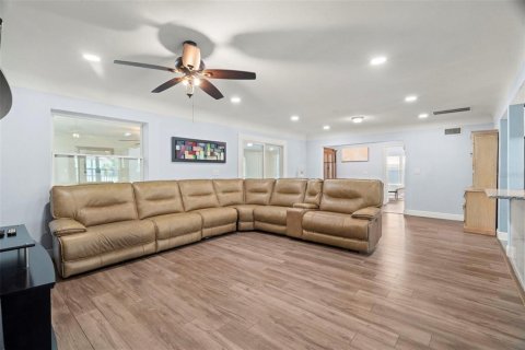 House in Clearwater, Florida 4 bedrooms, 181.44 sq.m. № 1847966 - photo 7