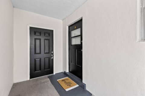 Appartement à Hollywood, Floride 3 pièces, 48.68 m2 № 2376217