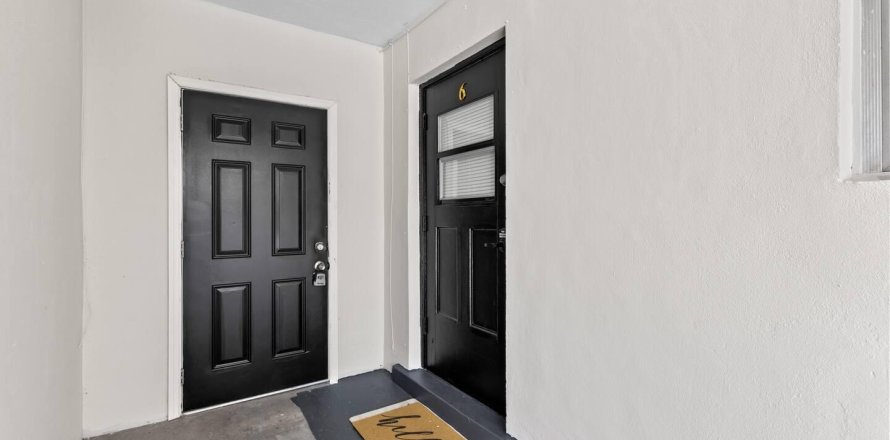 Appartement à Hollywood, Floride 3 pièces, 48.68 m2 № 2376217