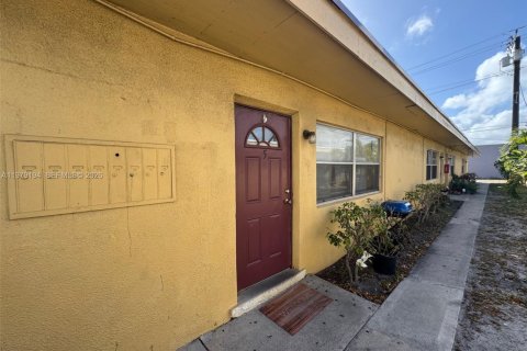 Купить коммерческую недвижимость в Лейк-Уорт, Флорида 1214.05м2, № 2046015 - фото 5