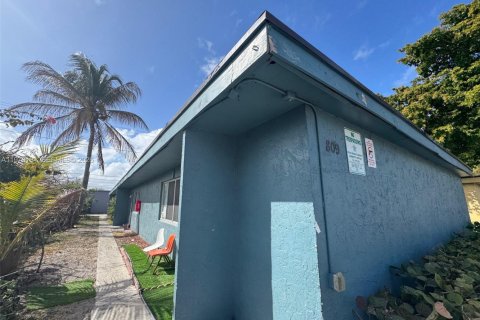 Купить коммерческую недвижимость в Лейк-Уорт, Флорида 1214.05м2, № 2046015 - фото 2