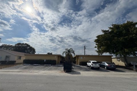 Купить коммерческую недвижимость в Лейк-Уорт, Флорида 1214.05м2, № 2046015 - фото 7