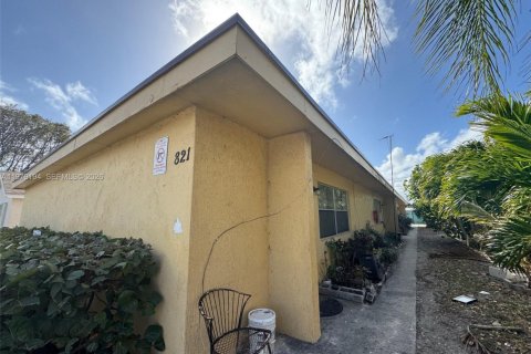 Купить коммерческую недвижимость в Лейк-Уорт, Флорида 1214.05м2, № 2046015 - фото 4