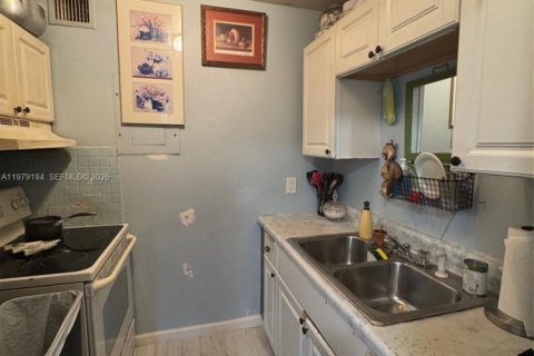 Купить коммерческую недвижимость в Лейк-Уорт, Флорида 1214.05м2, № 2046015 - фото 9