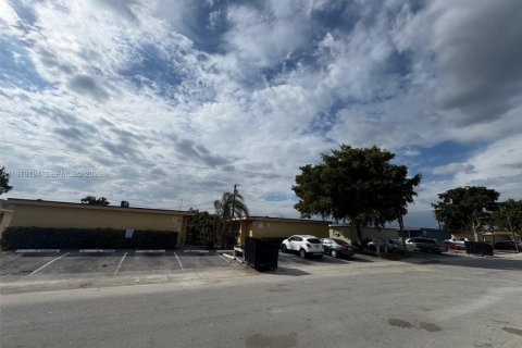 Купить коммерческую недвижимость в Лейк-Уорт, Флорида 1214.05м2, № 2046015 - фото 8