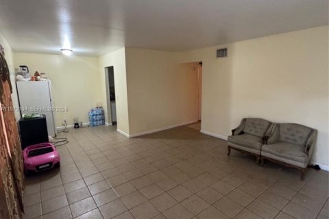 Купить коммерческую недвижимость в Лейк-Уорт, Флорида 1214.05м2, № 2046015 - фото 16