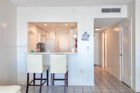 Copropriété à louer à Hallandale Beach, Floride: 1 chambre, 50.63 m2 № 1961775 - photo 8