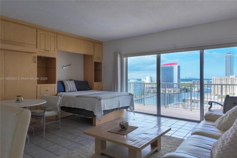 Copropriété à louer à Hallandale Beach, Floride: 1 chambre, 50.63 m2 № 1961775 - photo 6
