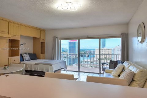 Copropriété à louer à Hallandale Beach, Floride: 1 chambre, 50.63 m2 № 1961775 - photo 15