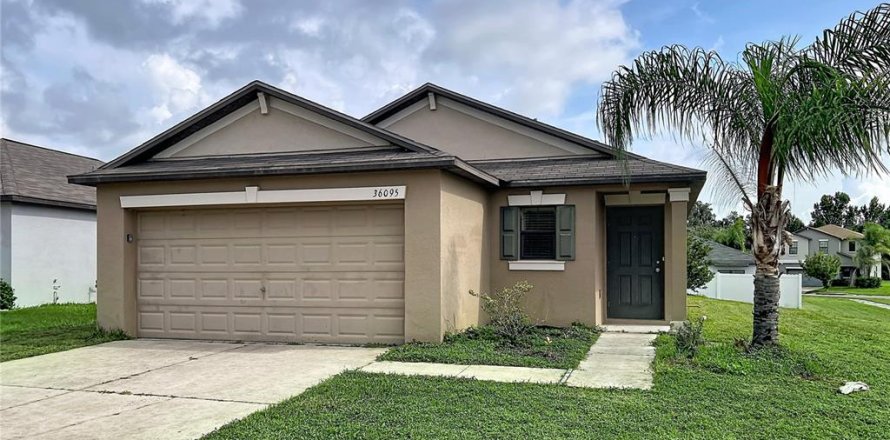 House in Zephyrhills, Florida 3 bedrooms, 135.73 sq.m. № 2266998
