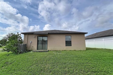 House in Zephyrhills, Florida 3 bedrooms, 135.73 sq.m. № 2266998 - photo 26